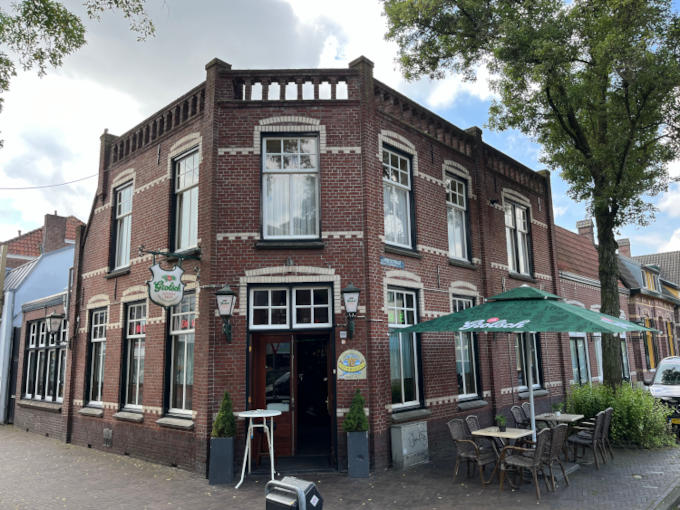Café De Valk aan de Kruisstraat in Woensel, Eindhoven